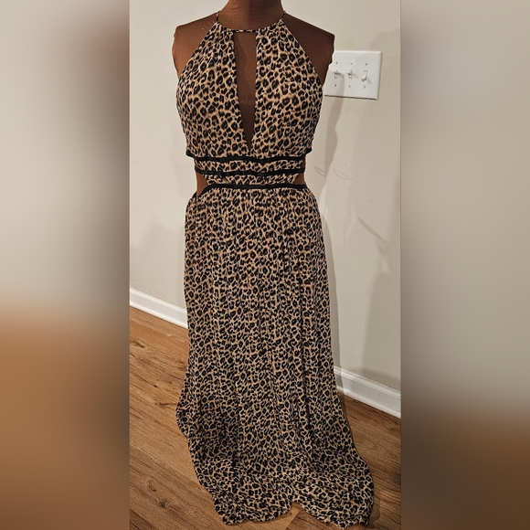 Halo Leopard Maxi Dress 1X - Picture 3 of 3
